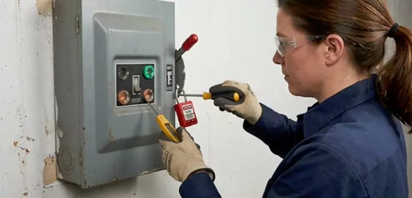 Ceiling Electrical Box Replacement in Apollo Beach