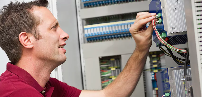 Offshore and Petroleum Facility Electrician in Apollo Beach
